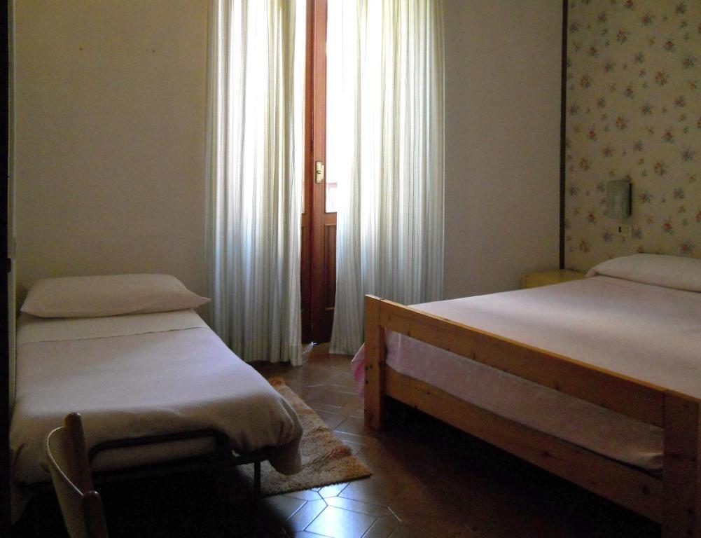 Hotel Del Pesce Luino Quarto foto
